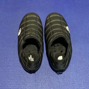 The North Face men’s slippers. Size 14.